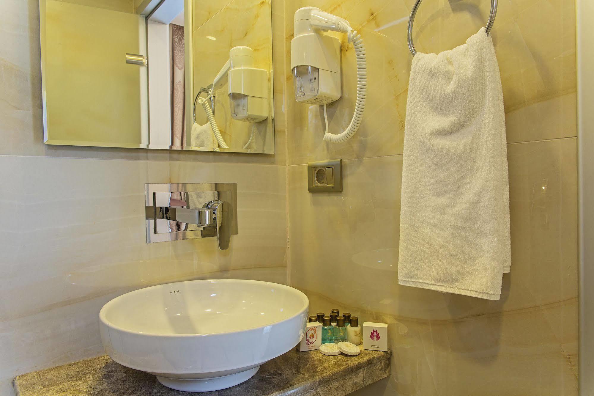 Grand Naki Hotel Стамбул Экстерьер фото